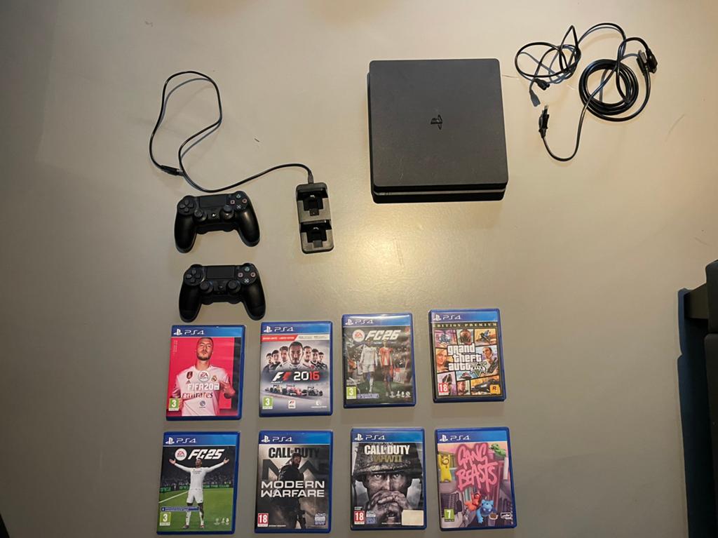 Playstation 4 Slim, Spelcomputers en Games, Spelcomputers | Sony PlayStation 4, Gebruikt, Slim, 1 TB, Met 2 controllers, Met games