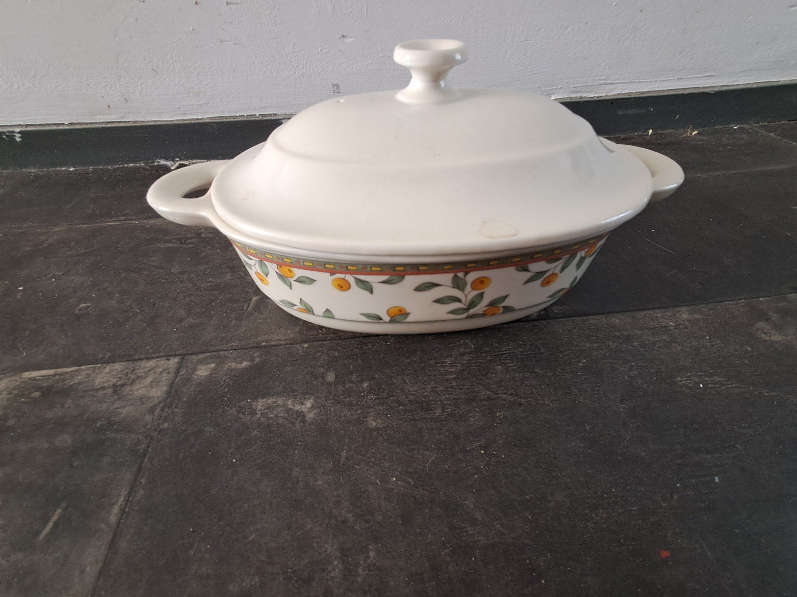 Ovenschaal met deksel - Oranje motief, Gebruikt, Keramiek, Ophalen of Verzenden, Schaal of Schalen