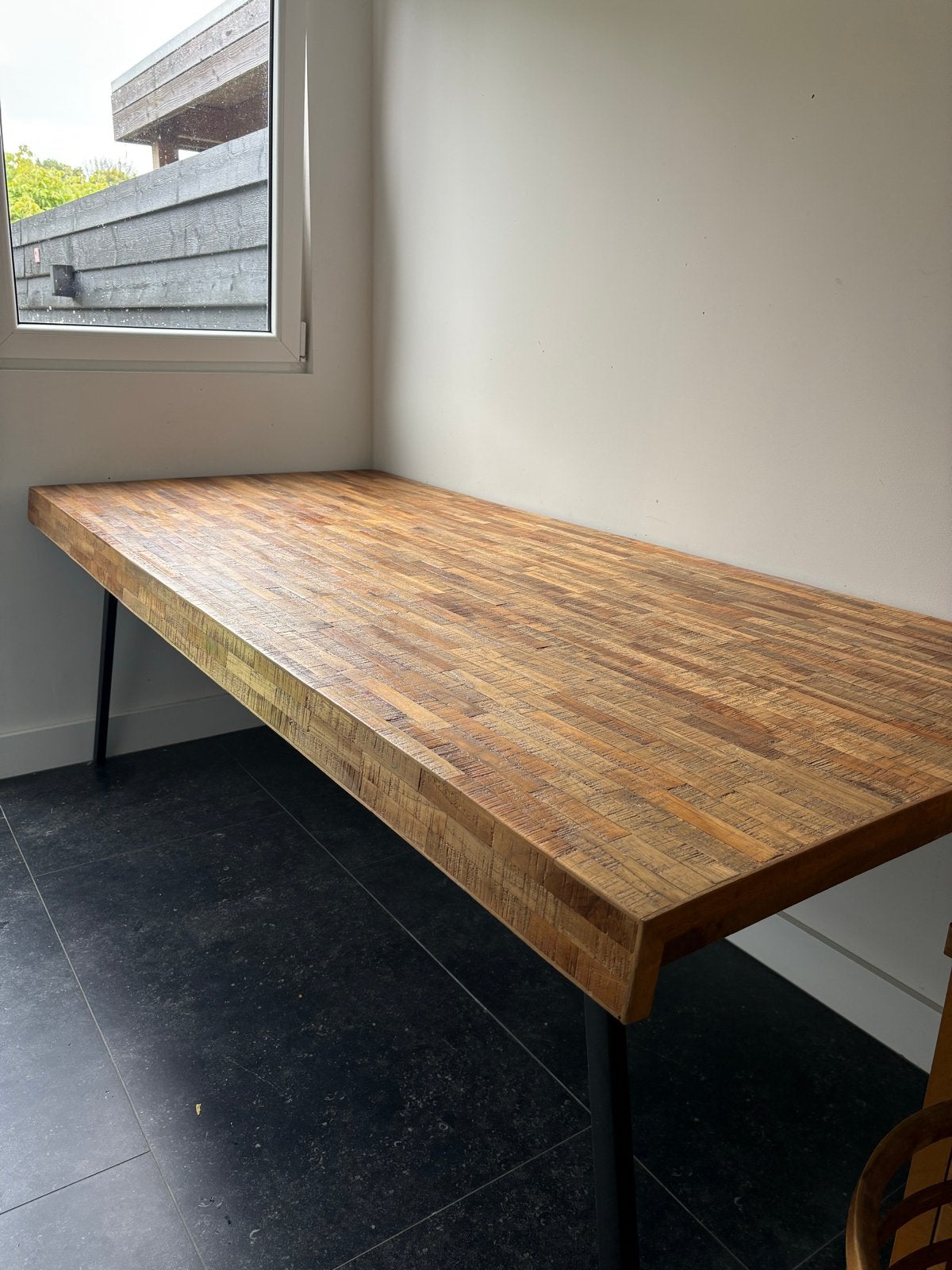 Robuuste houten tafel met metalen poten 220x100, Huis en Inrichting, Ophalen, 200 cm of meer, 50 tot 100 cm, Zo goed als nieuw