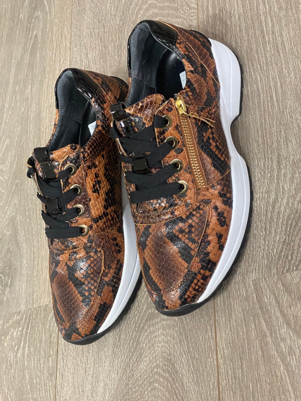 Zeer mooie en goede dames schoenen maat 39, Kleding | Dames, Schoenen, Ophalen of Verzenden, Zo goed als nieuw, Sneakers of Gympen