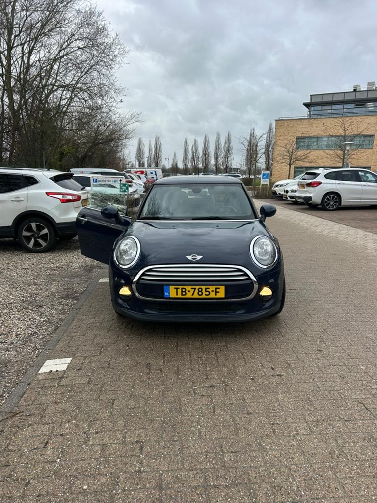 Mini 1.5 Cooper AUT 2015 Blauw, Auto's, Mini, Zwart, Leder en Stof, 49 €/maand, Particulier