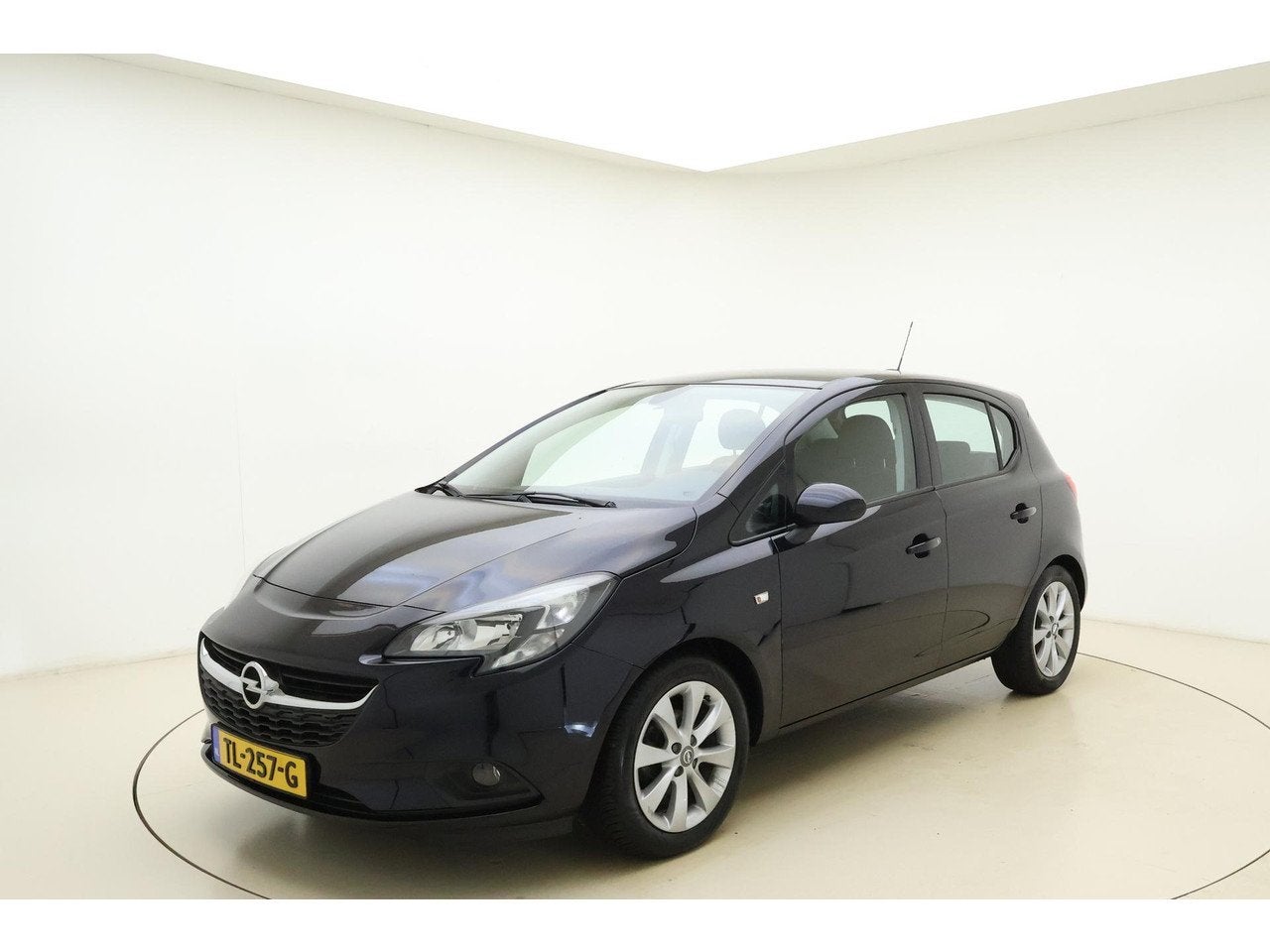 Opel Corsa 1.4 Favourite | Navigatie | Parkeersensoren | Lic, Auto's, Opel, Gebruikt, 1398 cc, 4 cilinders, 49 €/maand