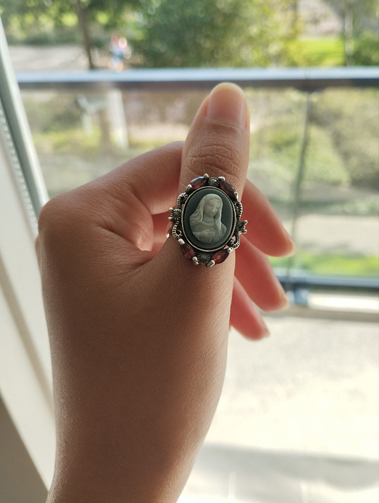 Zilveren Camee Ring met Granaat en Markasiet, 18 tot 19, Ophalen of Verzenden, Zo goed als nieuw, Met edelsteen