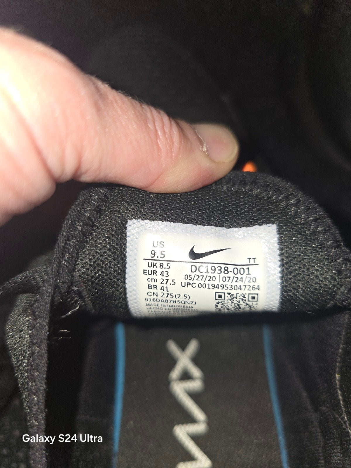 Nike Air Max 270 - Zwart met Oranje accenten, Zwart, Nike, Nieuw, Ophalen of Verzenden