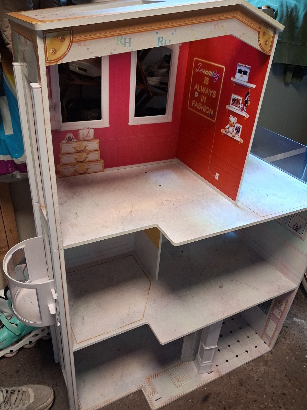 Poppenhuis met toebehoren