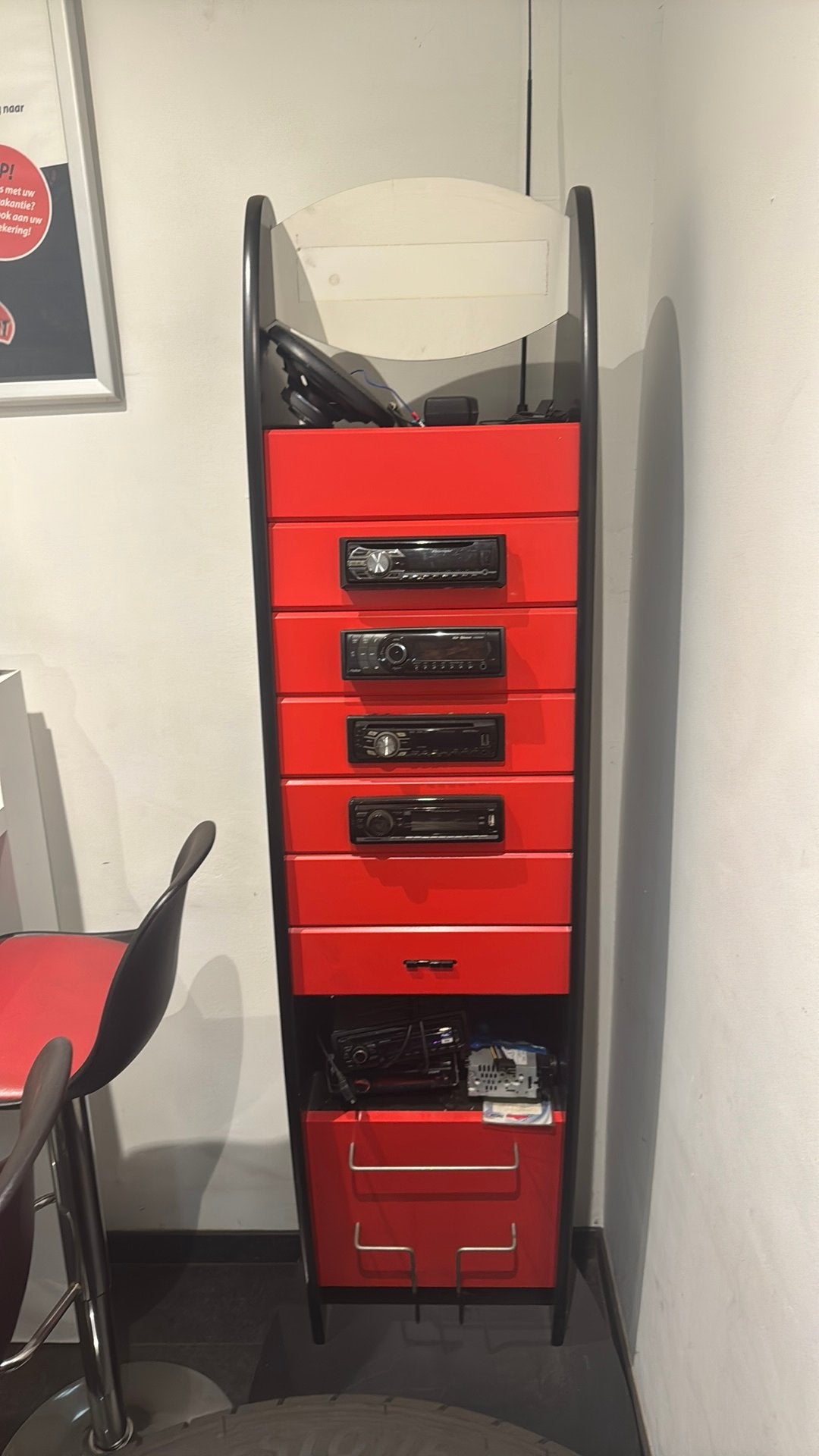 Auto radio showroom kast, Ophalen, Zo goed als nieuw