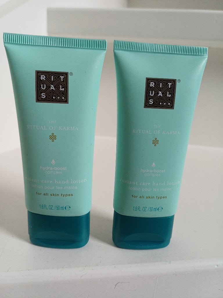 2x RITUALS KARMA HANDLOTION 50 ML NIEUW SAMEN 9 EURO, Ophalen of Verzenden, Nieuw, Bodylotion, Crème of Olie