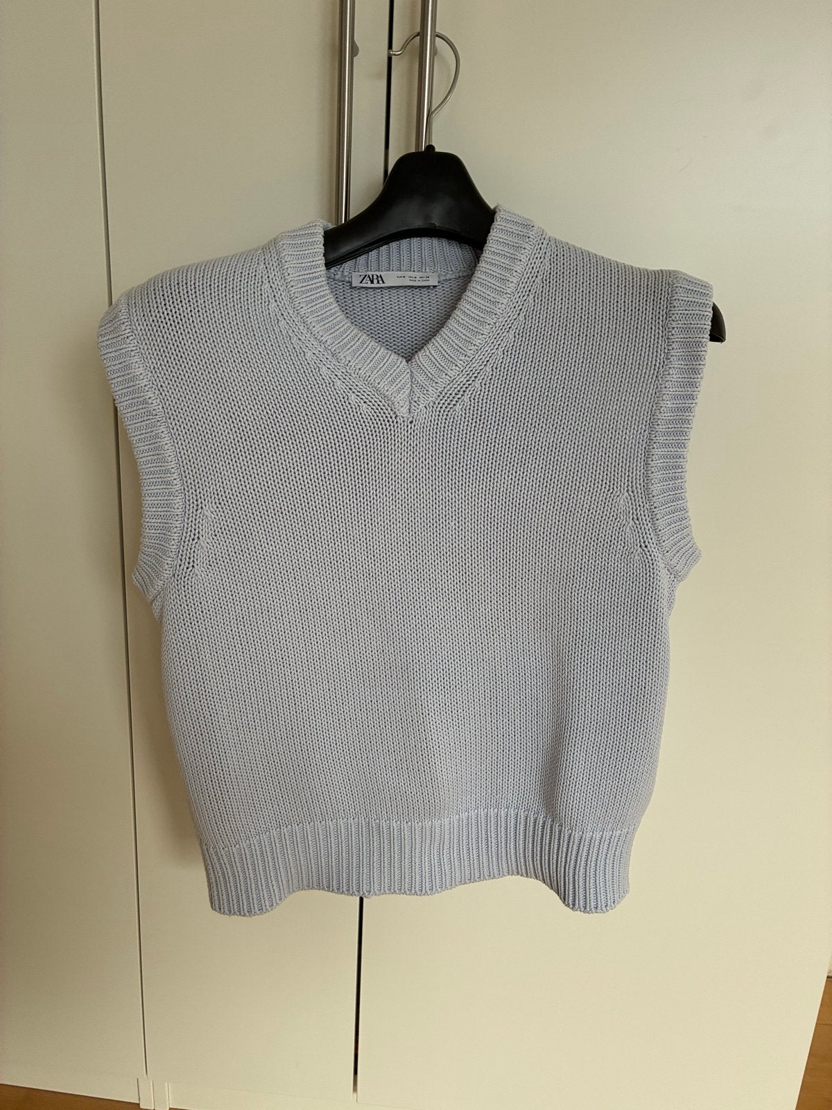 Zara gebreide V-hals slipover in lichtblauw, maat M, Ophalen of Verzenden, Zo goed als nieuw, Maat 38/40 (M), Blauw