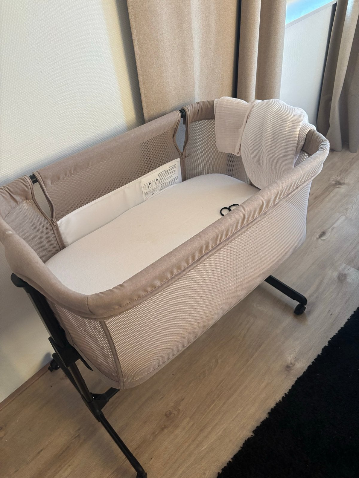 Nieuwe beige co-sleeper met matras, Ophalen, Nieuw, Wieg