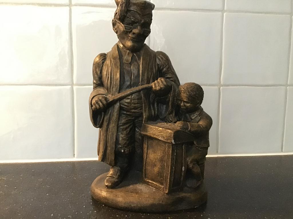 Vintage beeld leraar met leerling., Ophalen of Verzenden