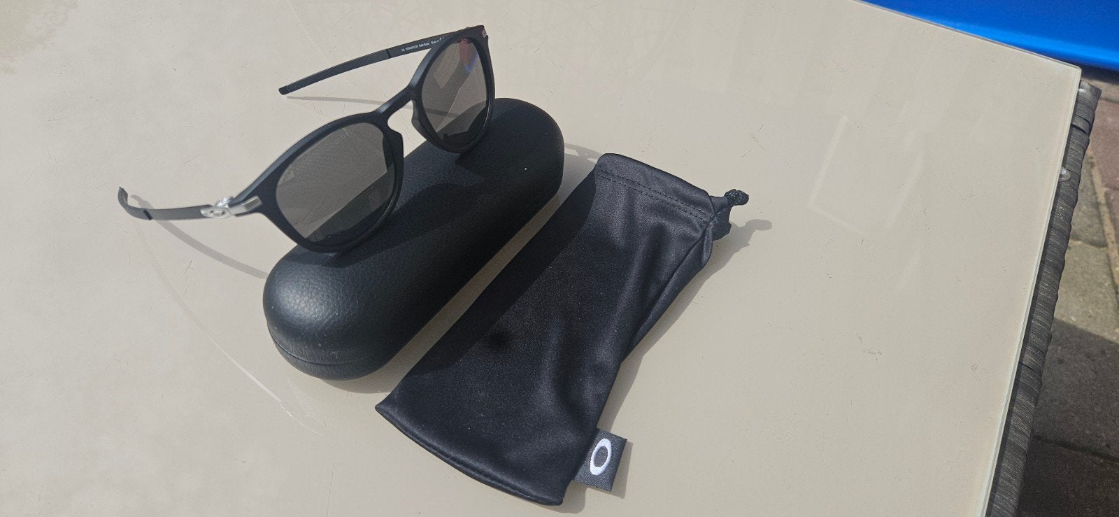 Oakley Zonnebril met Zwart Montuur en Donkere Glazen, Zonnebril, Zwart, Nieuw, Ophalen of Verzenden