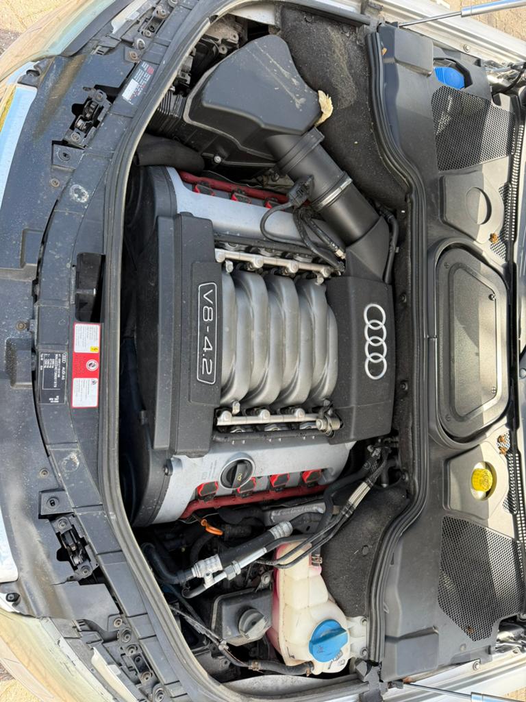 Audi A8 4.2 Quattro 246KW AUT 2003 Grijs, Auto's, Automaat, 4172 cc, 8 cilinders, Origineel Nederlands