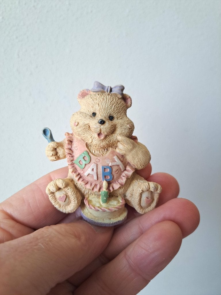 Koelkastmagneet Beer 1 jaar geworden kunsthars 6x2x7cm, Ophalen of Verzenden, Zo goed als nieuw, Dier