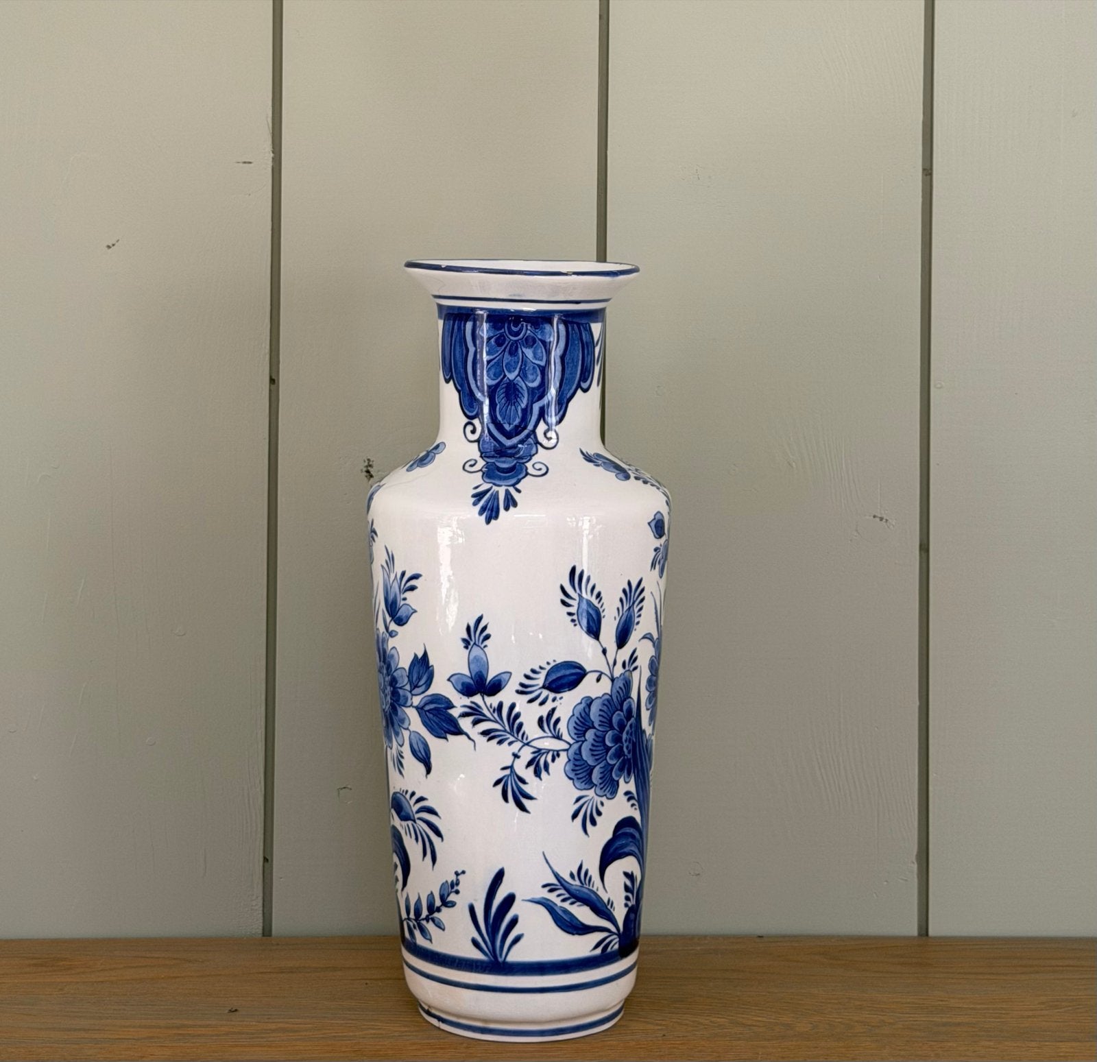 Delfts Blauwe Vaas met Bloemmotief, Ophalen of Verzenden