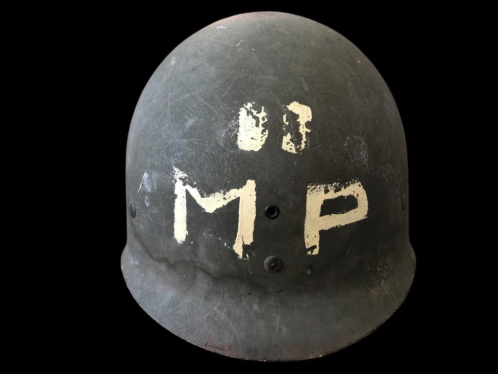 US Army WW2 Captain MP firestone liner, Ophalen of Verzenden, Landmacht, Amerika, Helm of Baret