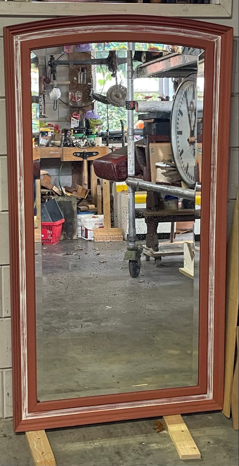 Antieke spiegel met facet geslepen glas en gebogen lijst, Antiek en Kunst, Antiek | Spiegels, Ophalen, Rechthoekig, 50 tot 100 cm
