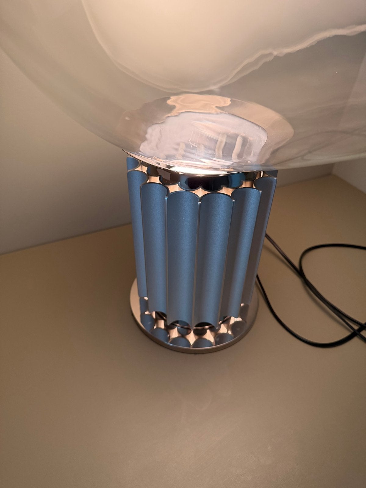 Flos Taccia Tafellamp big - Design Klassieker, Huis en Inrichting, Lampen | Tafellampen, Ophalen, Zo goed als nieuw, Glas, 50 tot 75 cm