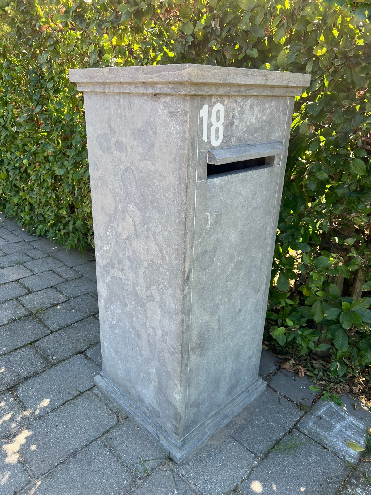 Hardstenen brievenbus, Ophalen, Zo goed als nieuw, Hardsteen