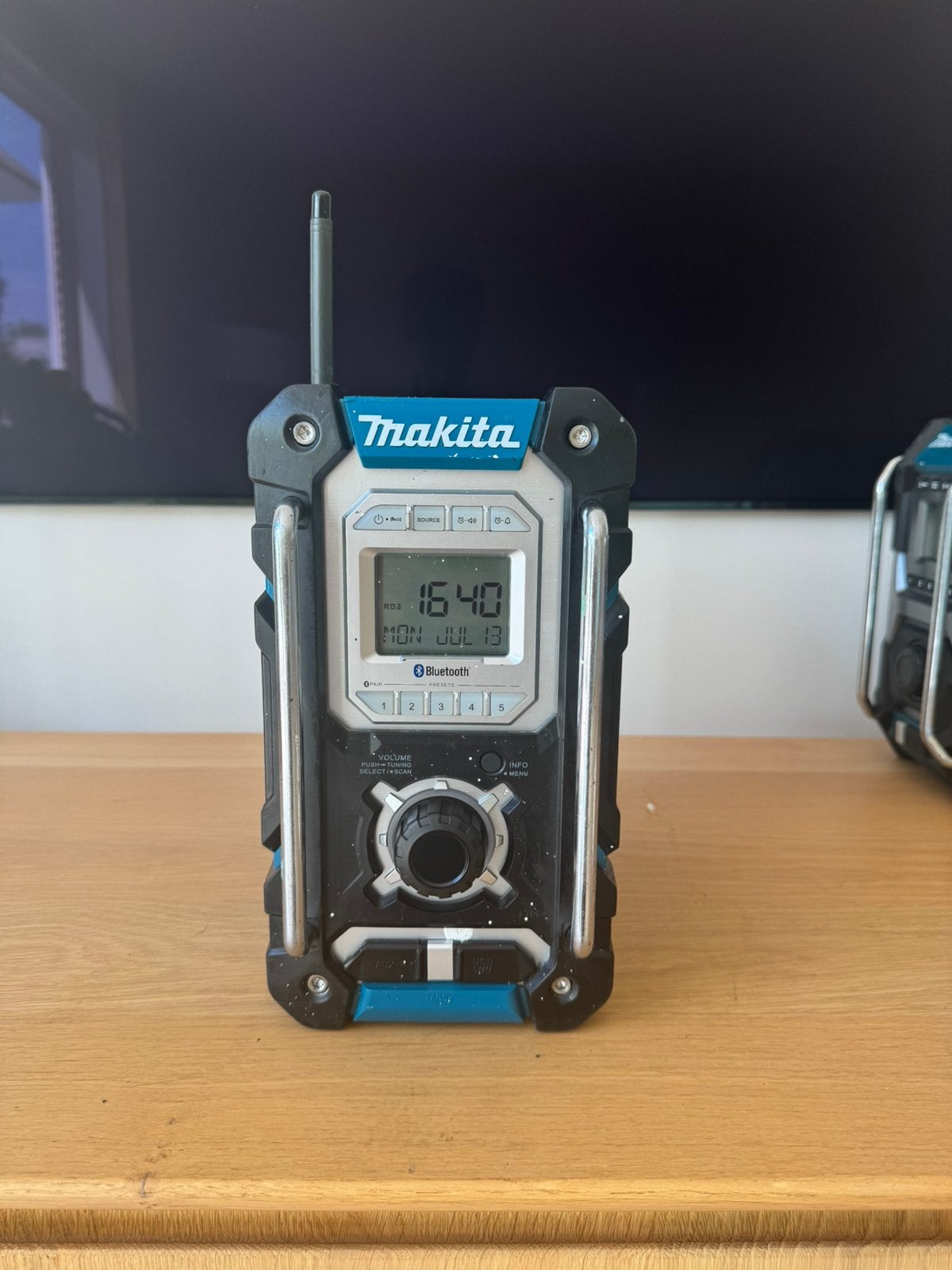 Makita dmr108 bouwradio/radio Bluetooth, Ophalen of Verzenden, Zo goed als nieuw, Bouwradio