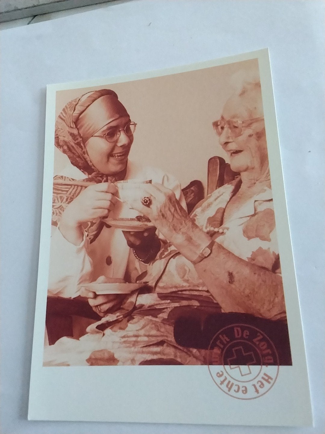 Vintage Ansichtkaart: Zorgsector - Vrouw en oudere dame, Verzamelen, Ansichtkaarten | Themakaarten, Ophalen of Verzenden