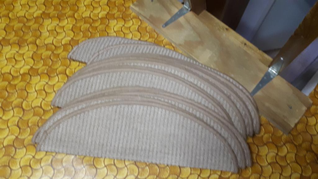 Trapmaantjes nieuw zandkleur, Ophalen, Nieuw, Minder dan 10 m², Tapijt