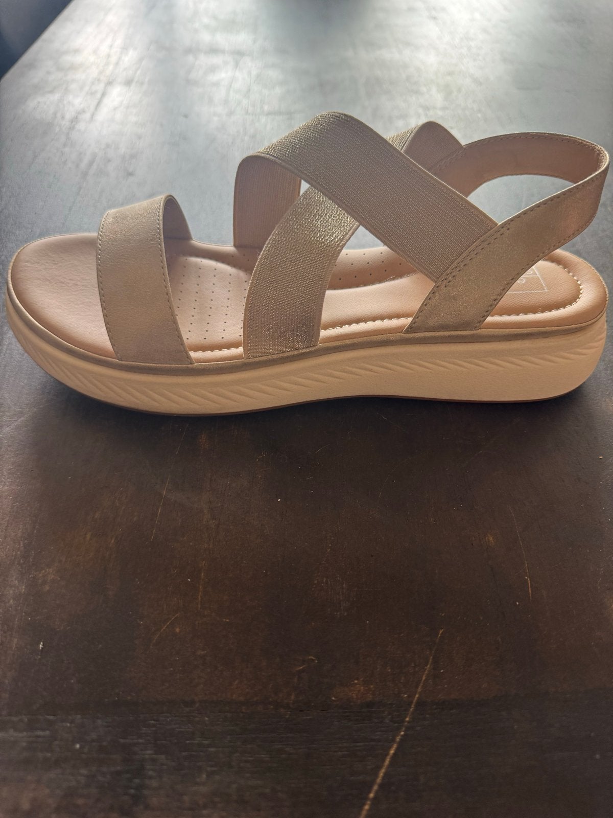 Goud/beige sandalen met elastische kruisband, Ophalen of Verzenden, Zo goed als nieuw, Beige, Sandalen of Muiltjes