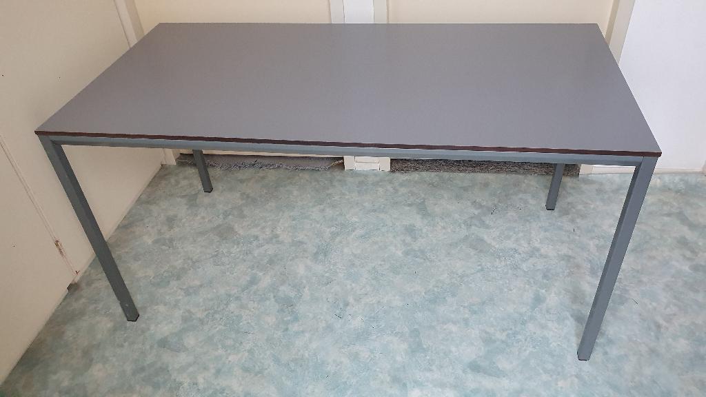 Tafel ,  geschikt voor verschillende toepassingen, Ophalen, Gebruikt, Grijs, Metaal
