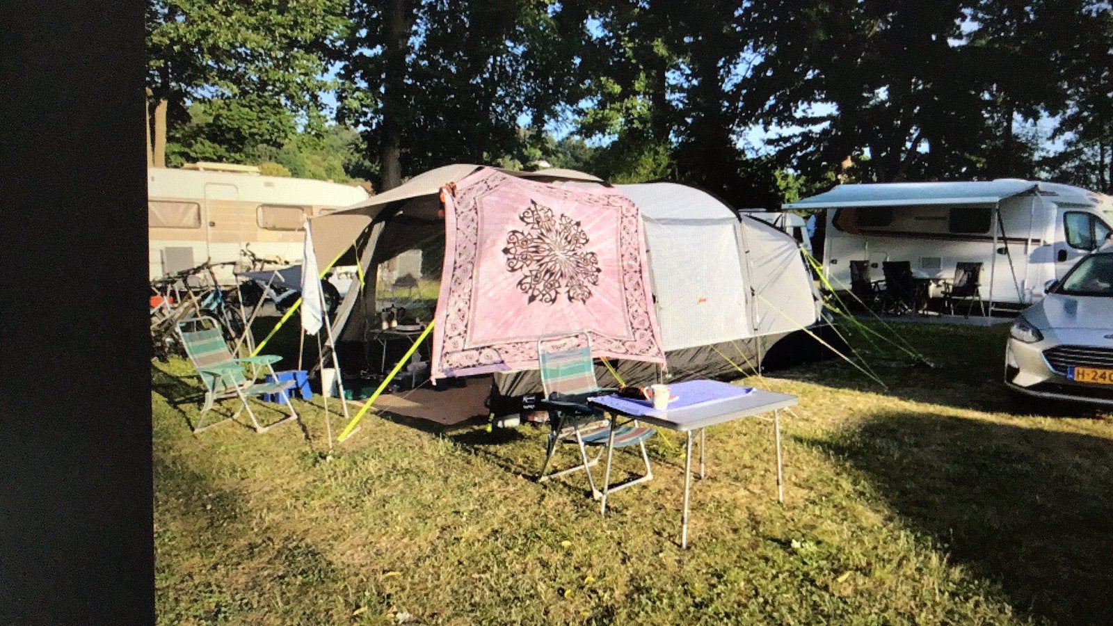 Tunneltent 4 personen, ruim en luchtig polyesther, Caravans en Kamperen, Tenten, Ophalen, Zo goed als nieuw, Tot en met 4