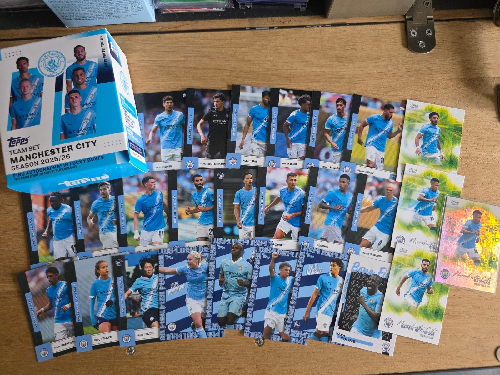 Topps Team Set Manchester City 2025/26 lot, Ophalen of Verzenden, Zo goed als nieuw, Buitenlandse clubs, Spelerskaart