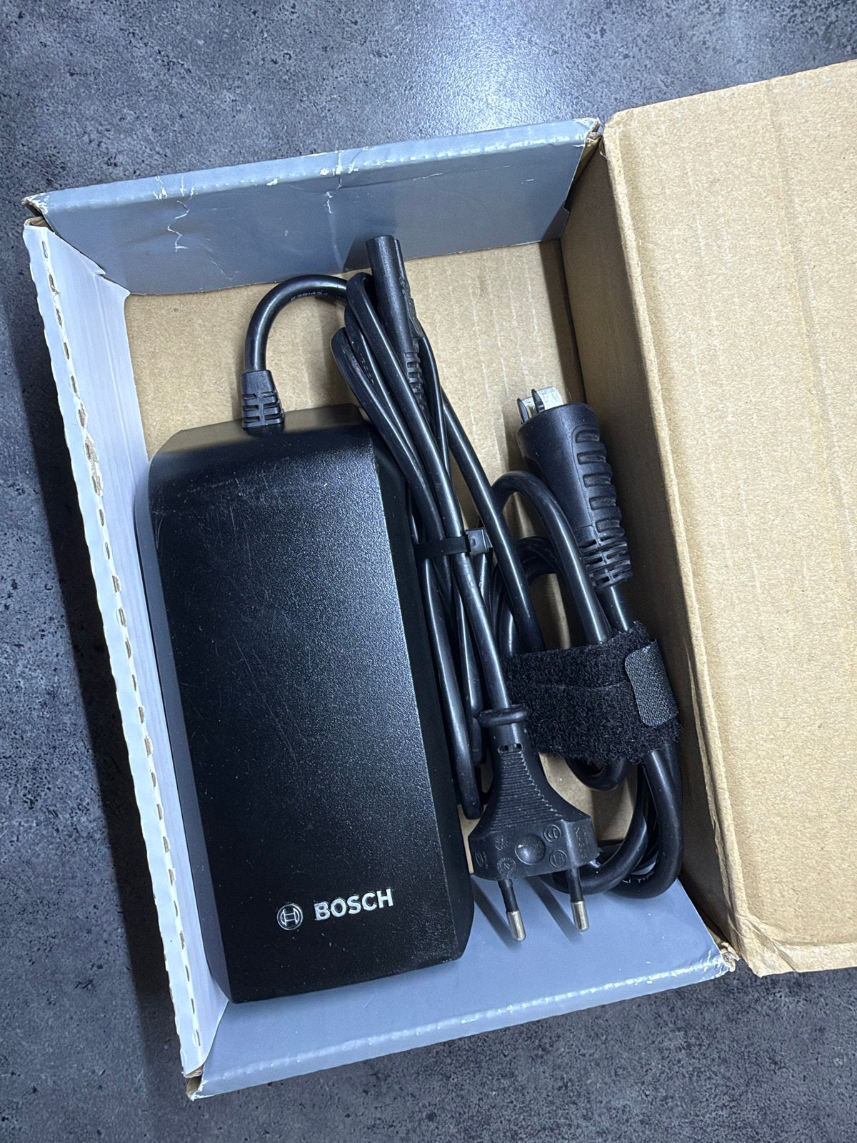 Bosch Compact Charger 2A voor e-bike accu, Fietsen en Brommers, Ophalen of Verzenden, Zo goed als nieuw, Elektrische fiets, Bosch