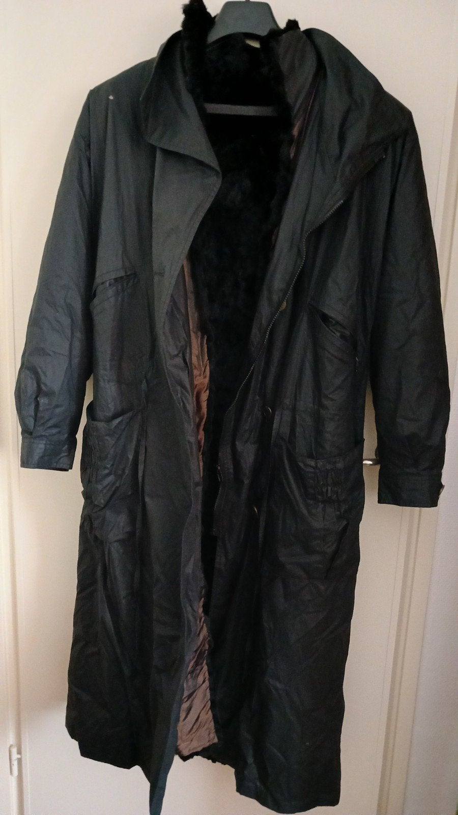 Unieke Vintage Lange Duster Winterjas – Met Warme Bontvoerin, Ophalen of Verzenden, Zo goed als nieuw, Maat 42/44 (L), Zwart