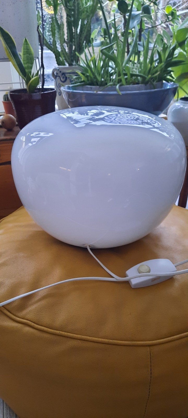 IKEA Jonisk tafellamp - bolvormig, wit glas, Met schakelaar, Wit, Gebruikt, Glas