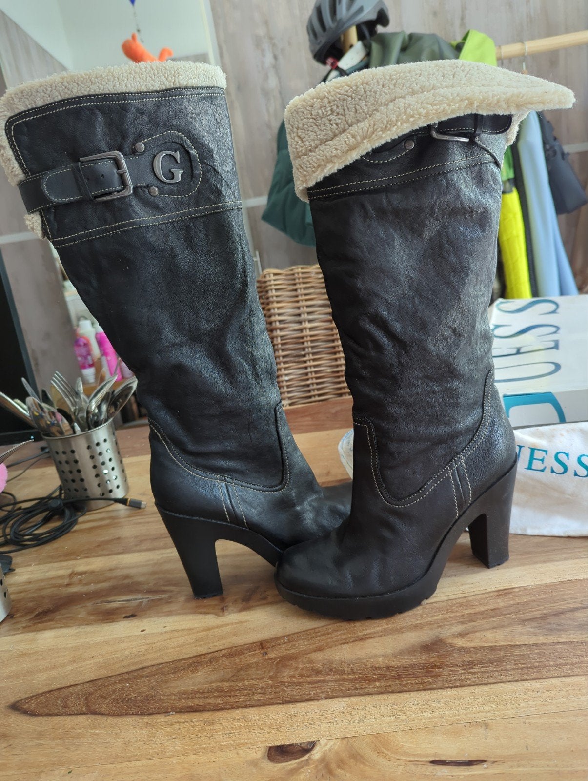 Guess laarzen - Zo goed als nieuw, Kleding | Dames, Schoenen, Guess, Zwart, Ophalen of Verzenden, Zo goed als nieuw