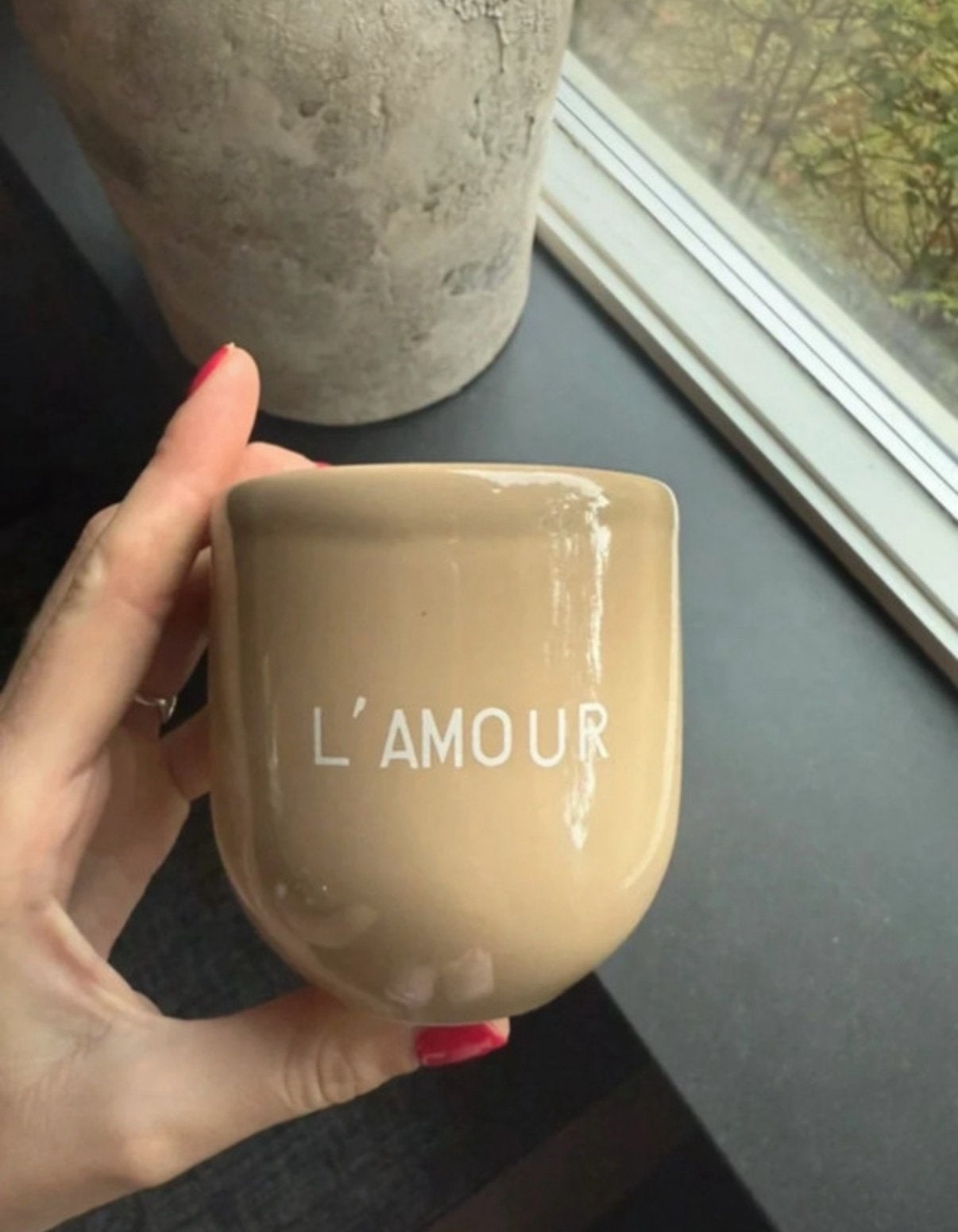 Beige mok met tekst ‘Amour’ - SiSi House Of Style, Overige materialen, Zo goed als nieuw, Modern, Mok