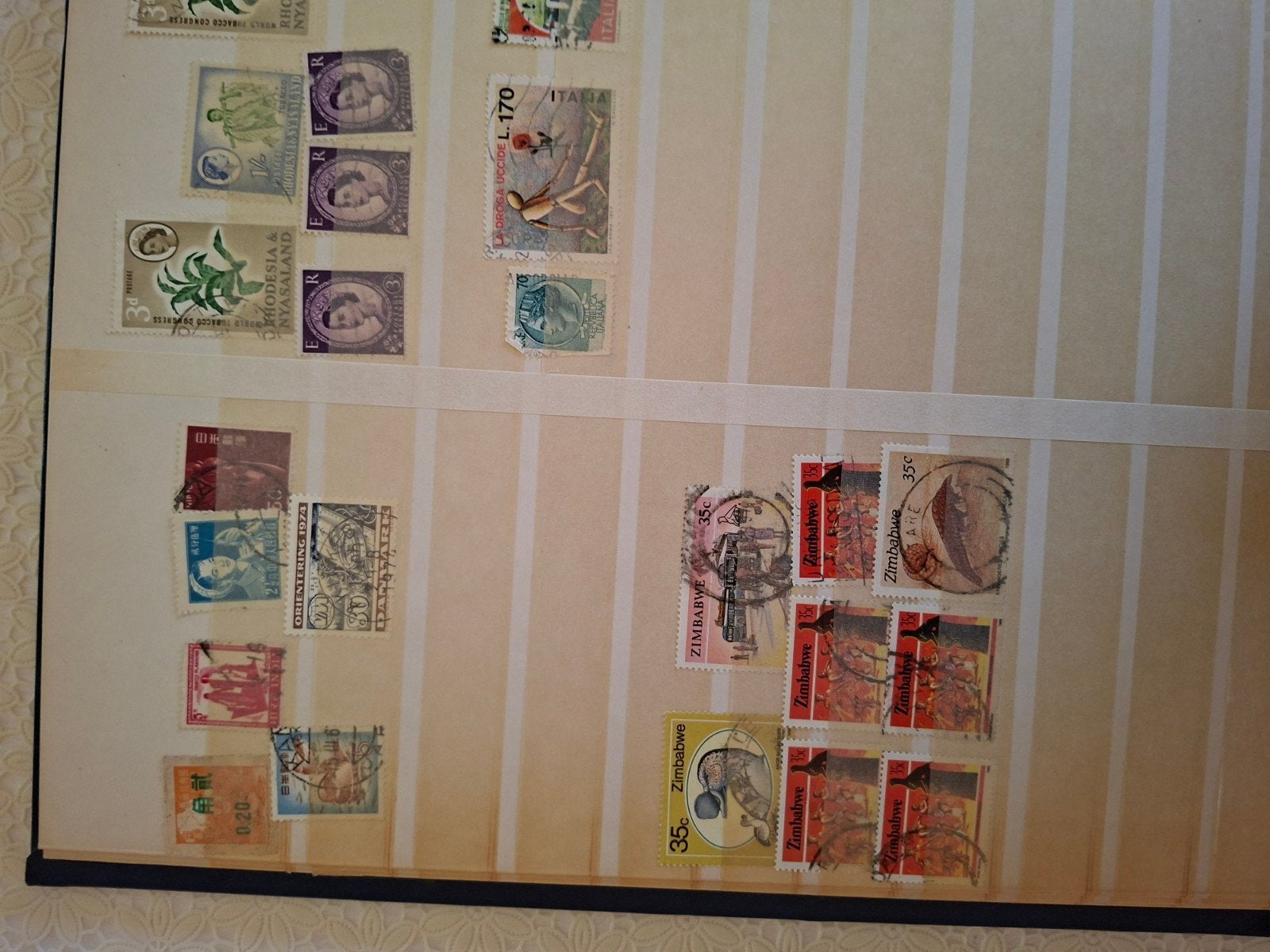 Postzegel album met zegels uit jaren ' 60 van de vorige eeuw, Ophalen of Verzenden, Nederland en Buitenland