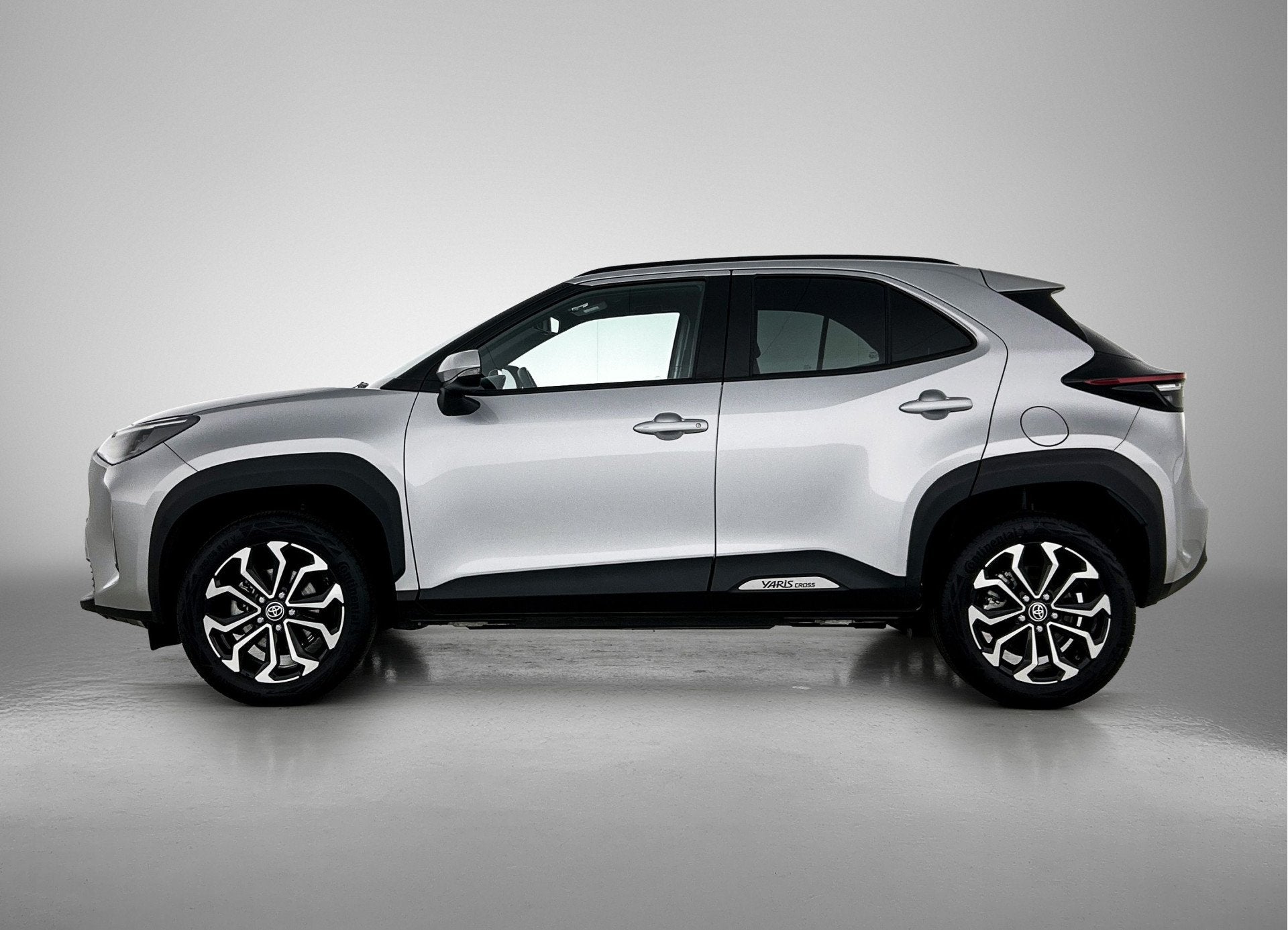 Toyota Yaris Cross 1.5 Hybrid 115 First Edition | BTW voertu, 12 maanden, Stof, Gebruikt, Start-stop-systeem