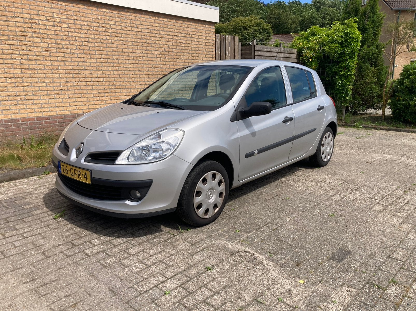 Renault Clio 1.2 16V 55KW 5-DRS E4 2008 Grijs, Auto's, Voorwielaandrijving, 74 pk, 4 cilinders, Origineel Nederlands