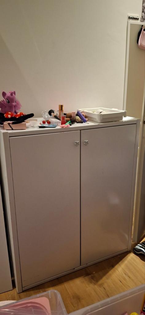 Witte speelgoedkast / tv-kast met inschuifbare deuren, Ophalen, Gebruikt, 50 tot 100 cm, Minder dan 100 cm