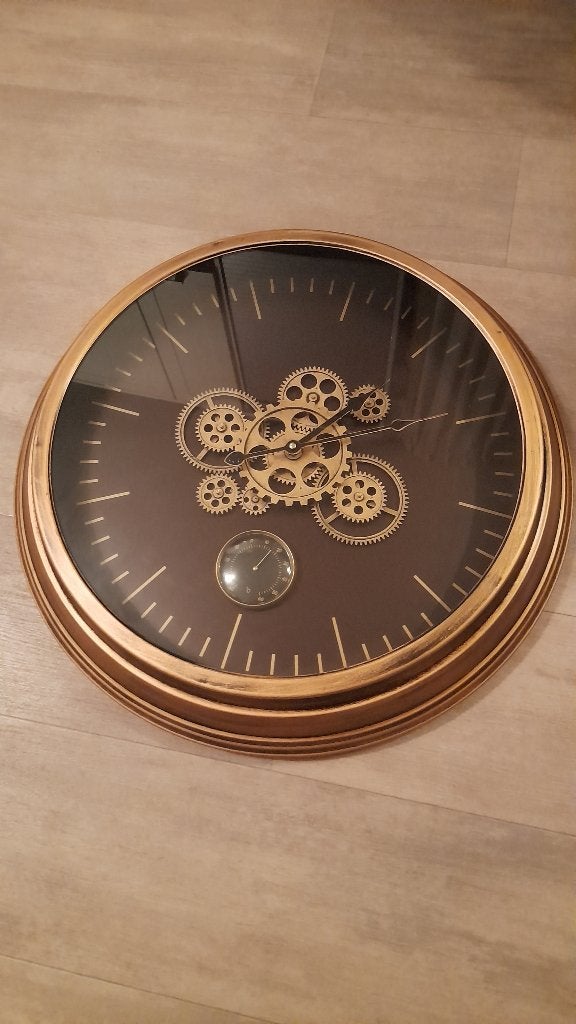Grote klok met bewegende tandwielen, Ophalen, Wandklok