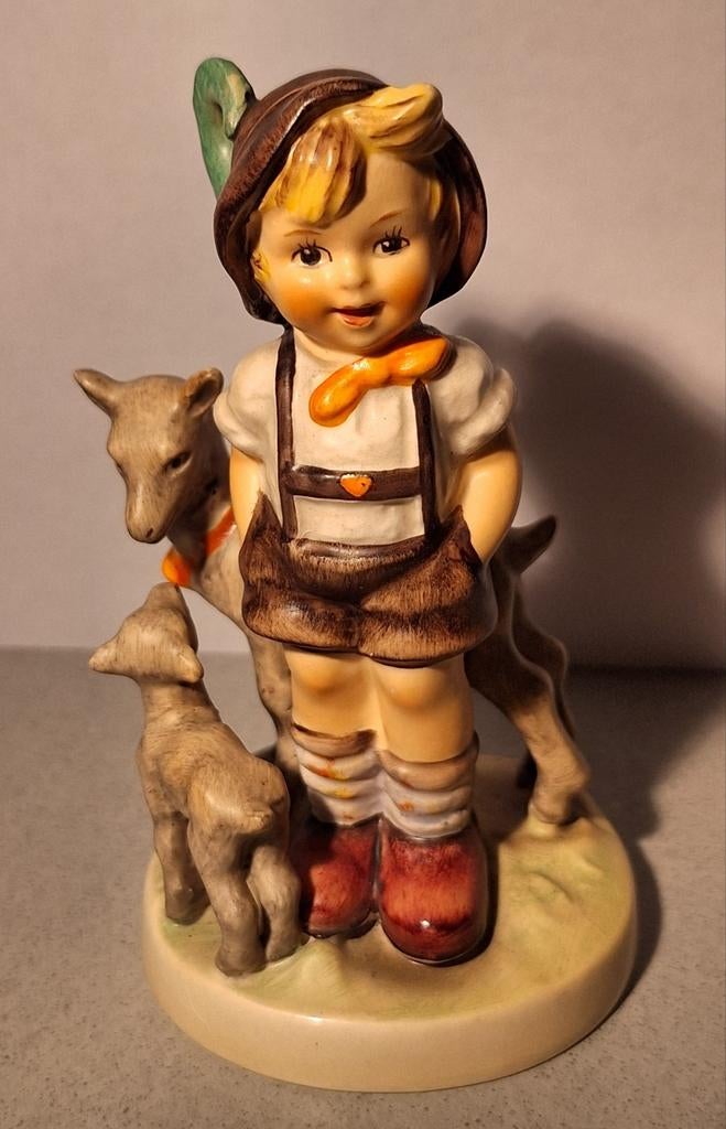Origineel Hummel Beeldje - Little Goat Herder (200/0) - TMK-, Verzamelen, Beelden en Beeldjes, Ophalen of Verzenden, Zo goed als nieuw