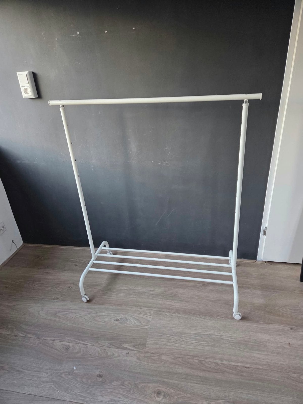 Kledingrek wit met wielen - 124x50x110 cm, Ophalen, Met wielen, Zo goed als nieuw
