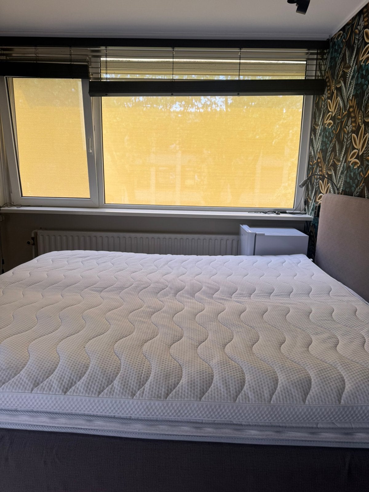 King Size Mattress Topper – €100, Huizen en Kamers, Kamers te huur, Delft