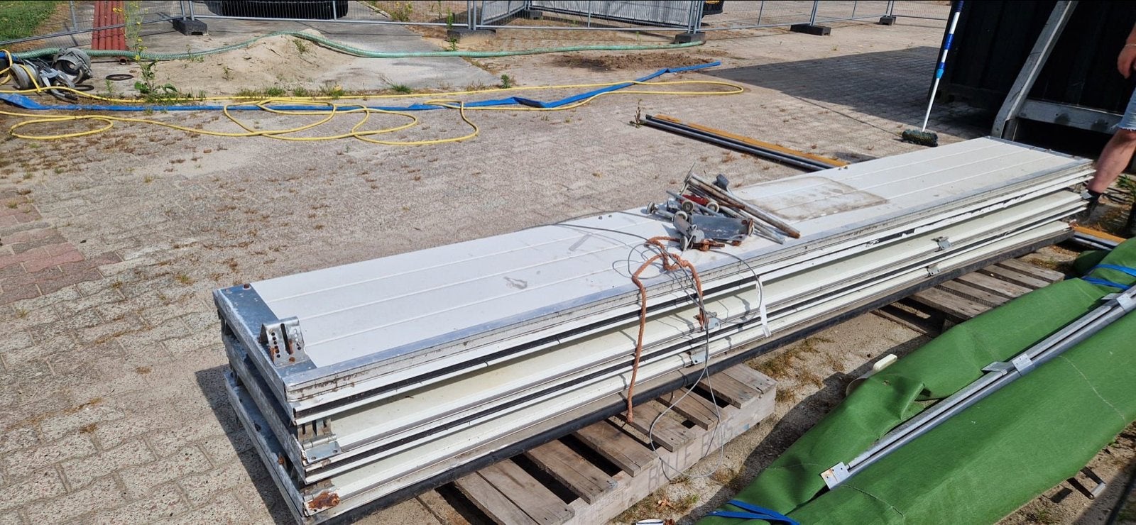 Witte Roldeur 3.90m breed x 3.50m hoog - Afhalen Wijster, Ophalen, Gebruikt, Garagedeur, 120 cm of meer