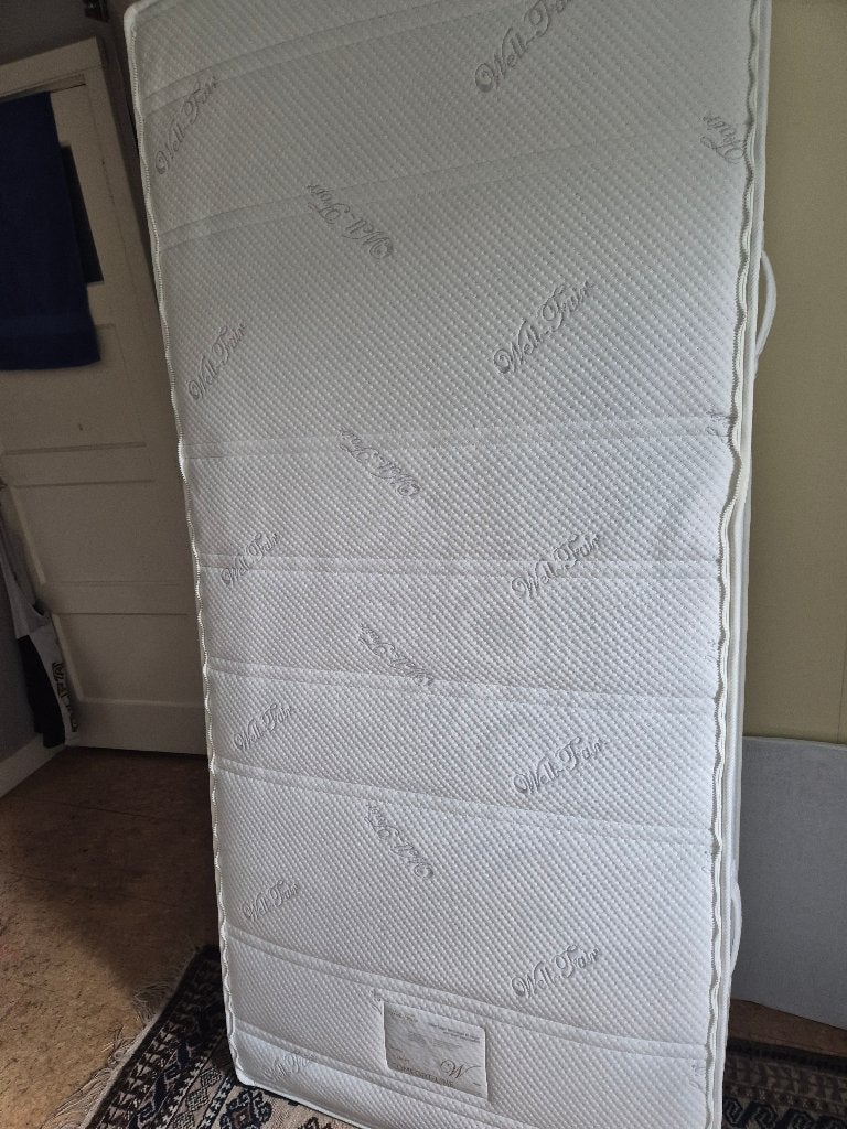 Matras, merk Well-Fair, Ophalen, 90 cm, Eenpersoons, Zo goed als nieuw