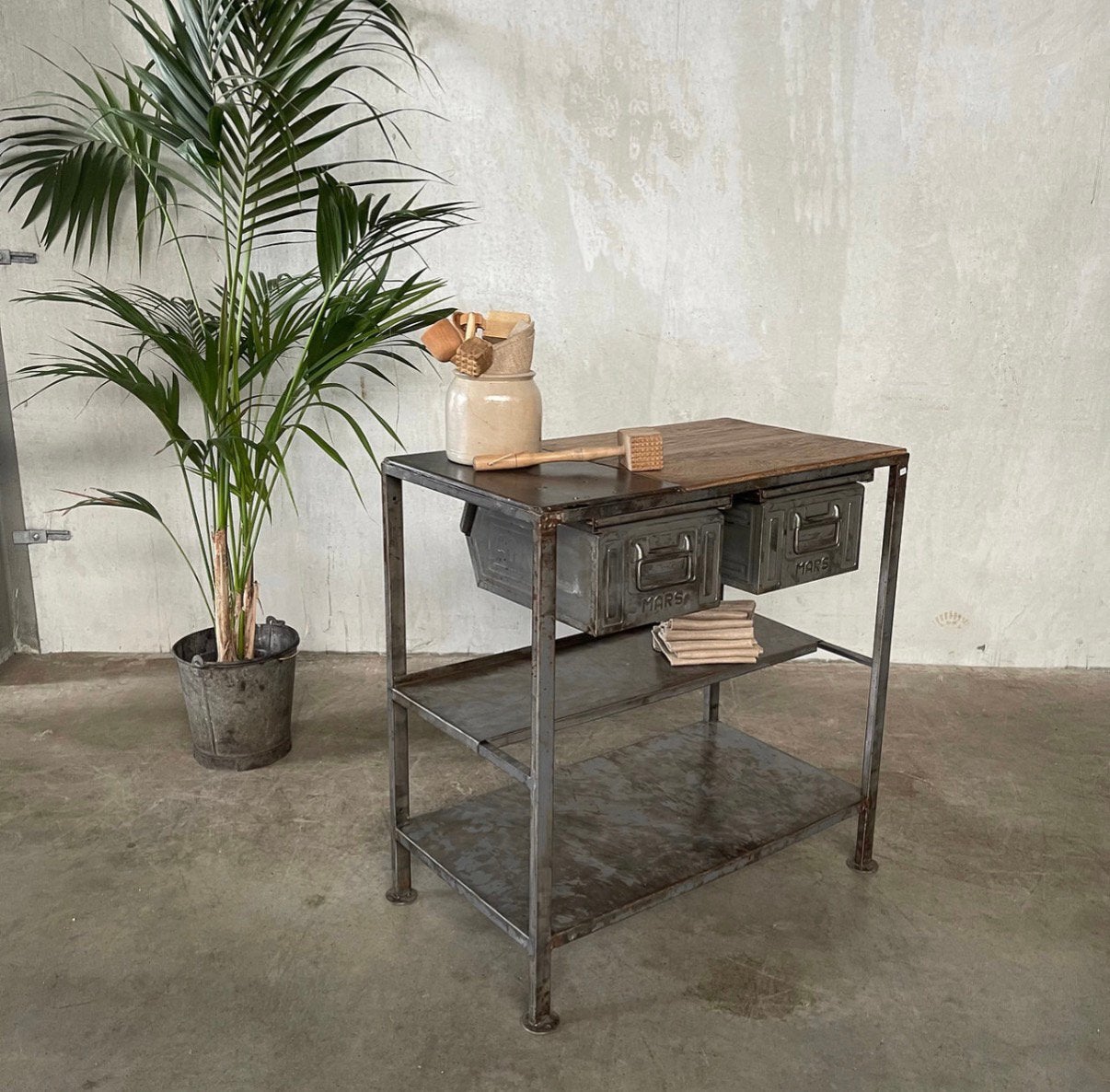 Oude werkbank, vintage werkbankje, toonbank, dressoir, Ophalen