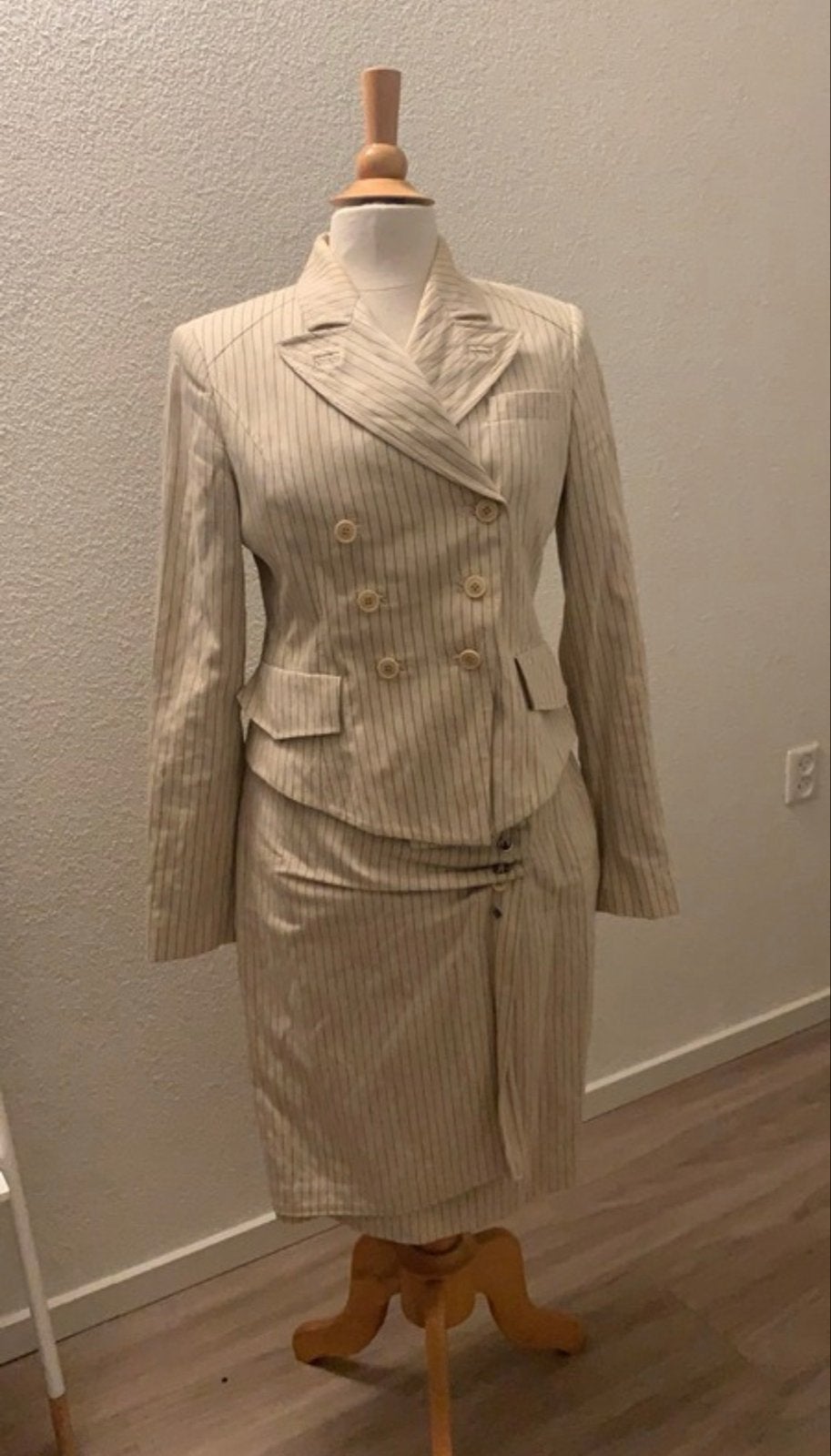 Erny Van Reijmersdal Mantelpakje - Beige met streep, Ophalen of Verzenden, Zo goed als nieuw, Beige, Kostuum of Pak