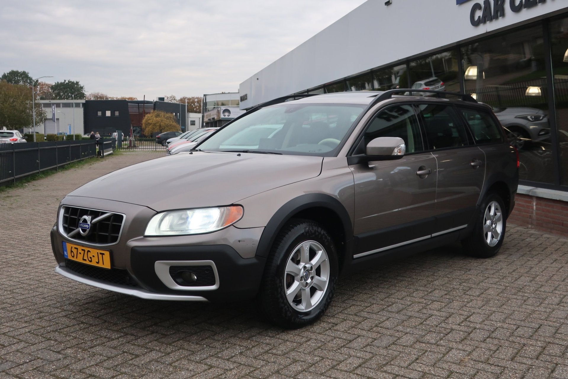 Volvo XC70 3.2 Momentum 2e EIG_NAVI_KEYLESS_PANO_PDC V+A_NAP, Auto's, Automaat, XC70, Vierwielaandrijving, 1778 kg