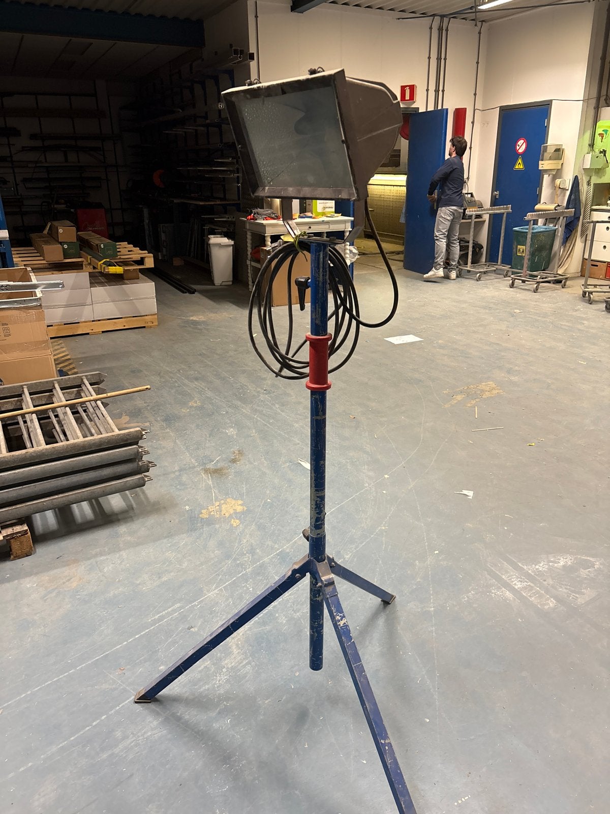Bouwlamp op statief - Krachtige verlichting, Gebruikt, Met statief, Ophalen of Verzenden, Lamp met armatuur
