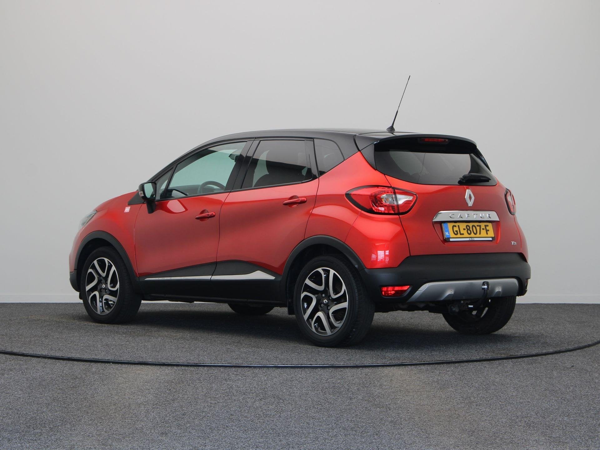 Renault Captur TCe 90pk Helly Hansen | Trekhaak | Navigatie, Auto's, Voorwielaandrijving, Stof, Gebruikt, 49 €/maand