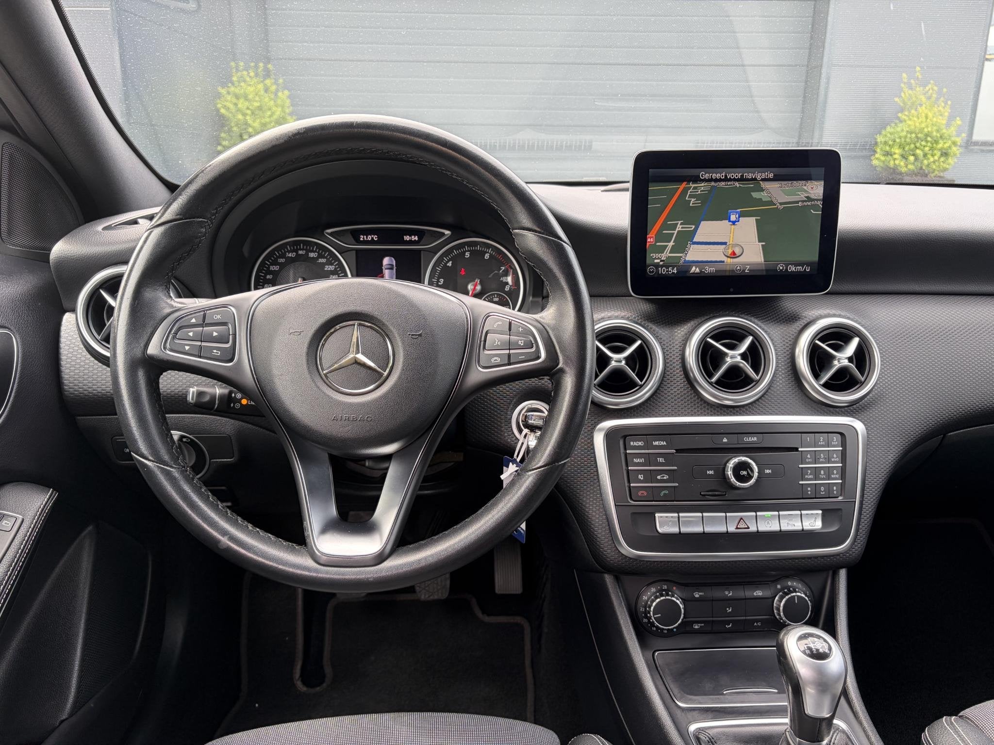 Mercedes-Benz A-klasse 180 Business Solution 2e EigenaarDeal, Voorwielaandrijving, Gebruikt, 4 cilinders, Leder en Stof